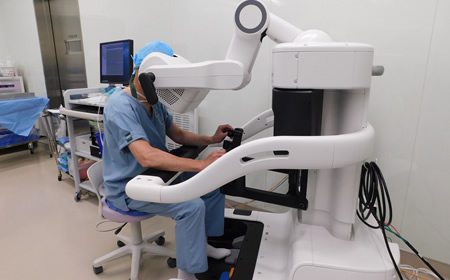 手術支援ロボット「hinotori」