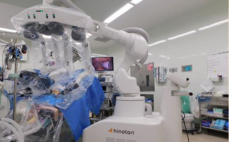 手術支援ロボット「hinotori」